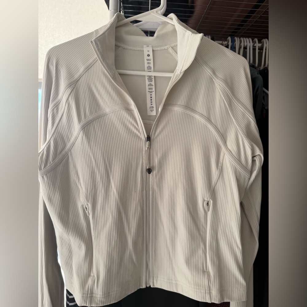 Lululemon define crop jacket - Picture 4 of 4